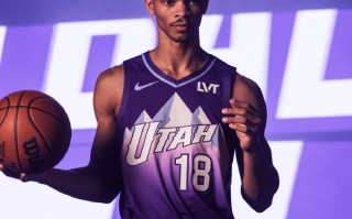 FB体育-黄蜂队球员获得月最佳称号，表现稳定