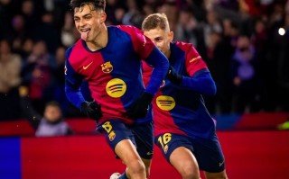 FB体育-巴萨中场皮亚尼奇压哨进球，帮助球队取胜