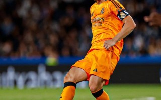 FB体育平台-皇家社会后场球员复出，预计将在关键时刻出场