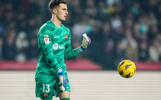 FB体育官网-比分悬殊，攻防失衡揭示球队弱点