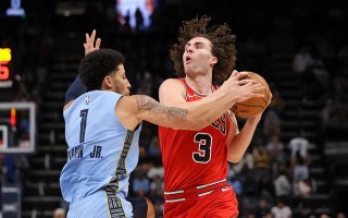 FB体育官网-公牛年轻控卫飙得最猛，逆转对手力挫