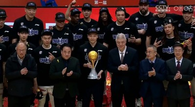 FB体育官网-上海男篮全队团结一心，夺得胜利晋级决赛！