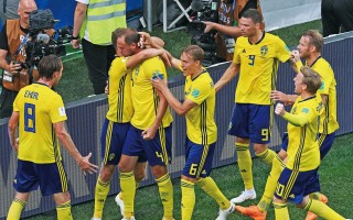 FB体育平台-瑞士队晋级正赛，斯托克撕裂对手防线