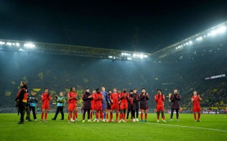 FB体育官网-拜仁慕尼黑门将关键扑救引发球迷欢呼，对胜利贡献巨大