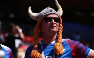 FB体育-冰岛滑雪选手冲刺无惧，跻身前三