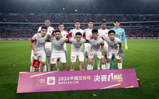 FB体育官网-世界杯热门队伍纷纷斩获胜利，金靴争霸正