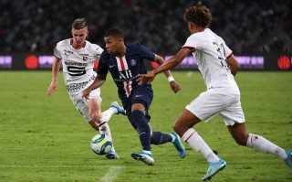 FB体育官网-南特对圣艾蒂安，重返法甲的挑战