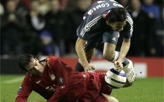 FB体育平台-皇家马德里双核心受伤，困境加重