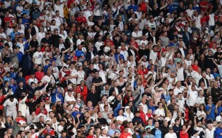 FB体育平台-精彩纷呈的比赛场面深深吸引了球迷们的眼球