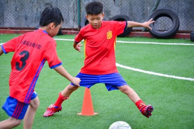 FB体育官网-里昂青训学院培养出新一代潜力球员-第2张图片-FB体育官网