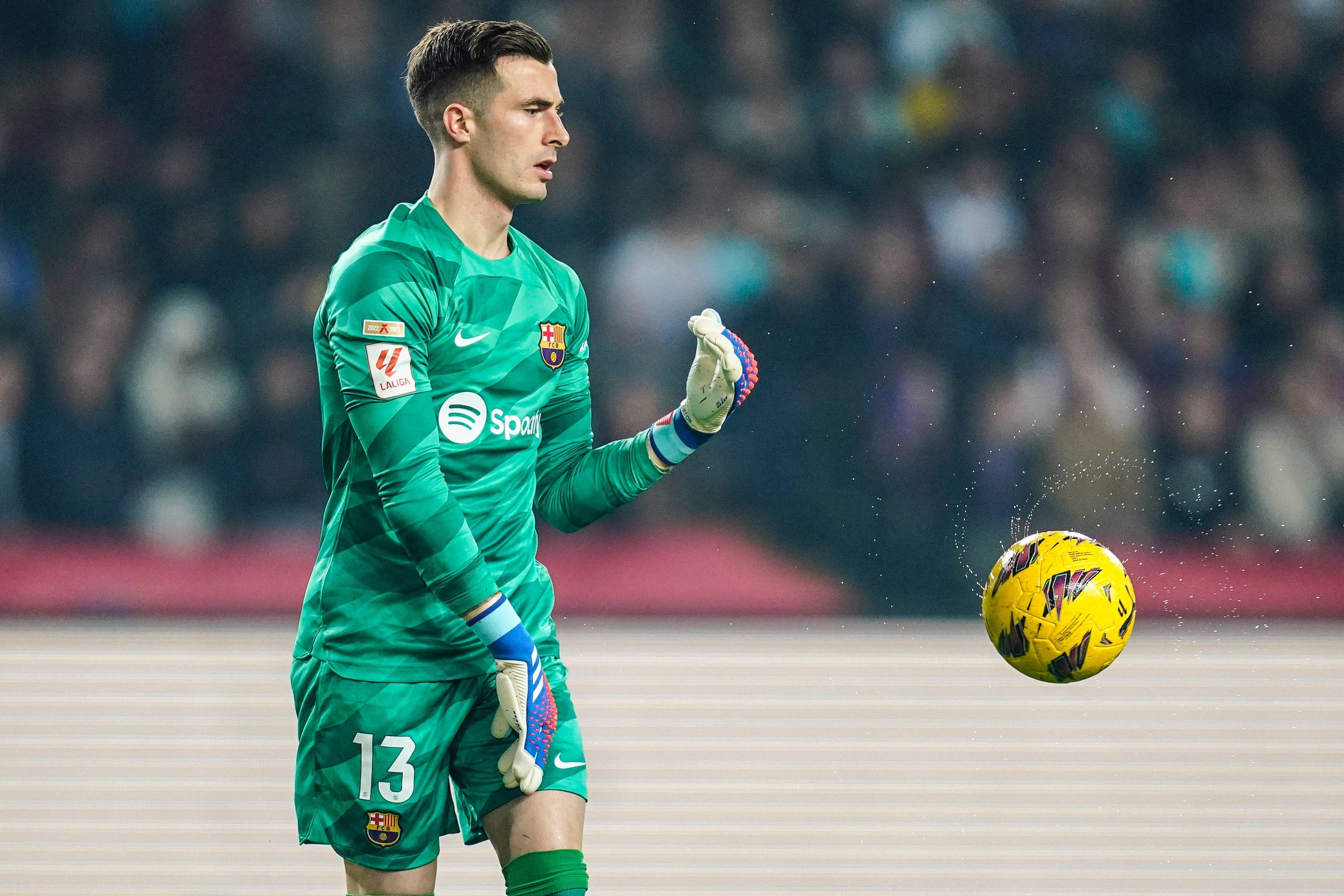 FB体育官网-比分悬殊,攻防失衡揭示球队弱点-第1张图片-FB体育官网 FB体育官网-比分悬殊,攻防失衡揭示球队弱点-第1张图片-FB体育官网