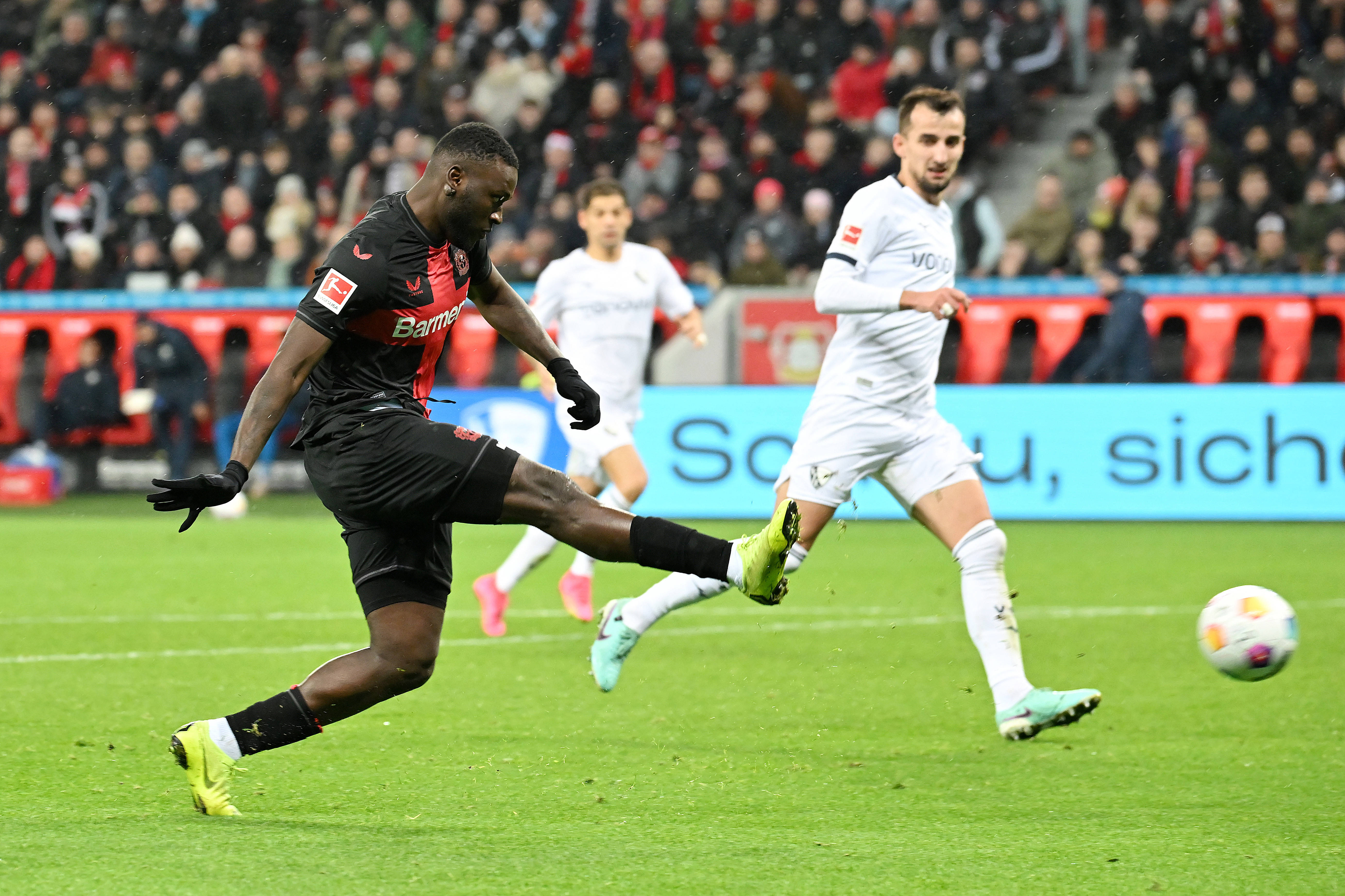 FB体育-勒沃库森客场2-2逼平了斯图加特,硬仗难解-第2张图片-FB体育官网 FB体育-勒沃库森客场2-2逼平了斯图加特,硬仗难解-第2张图片-FB体育官网