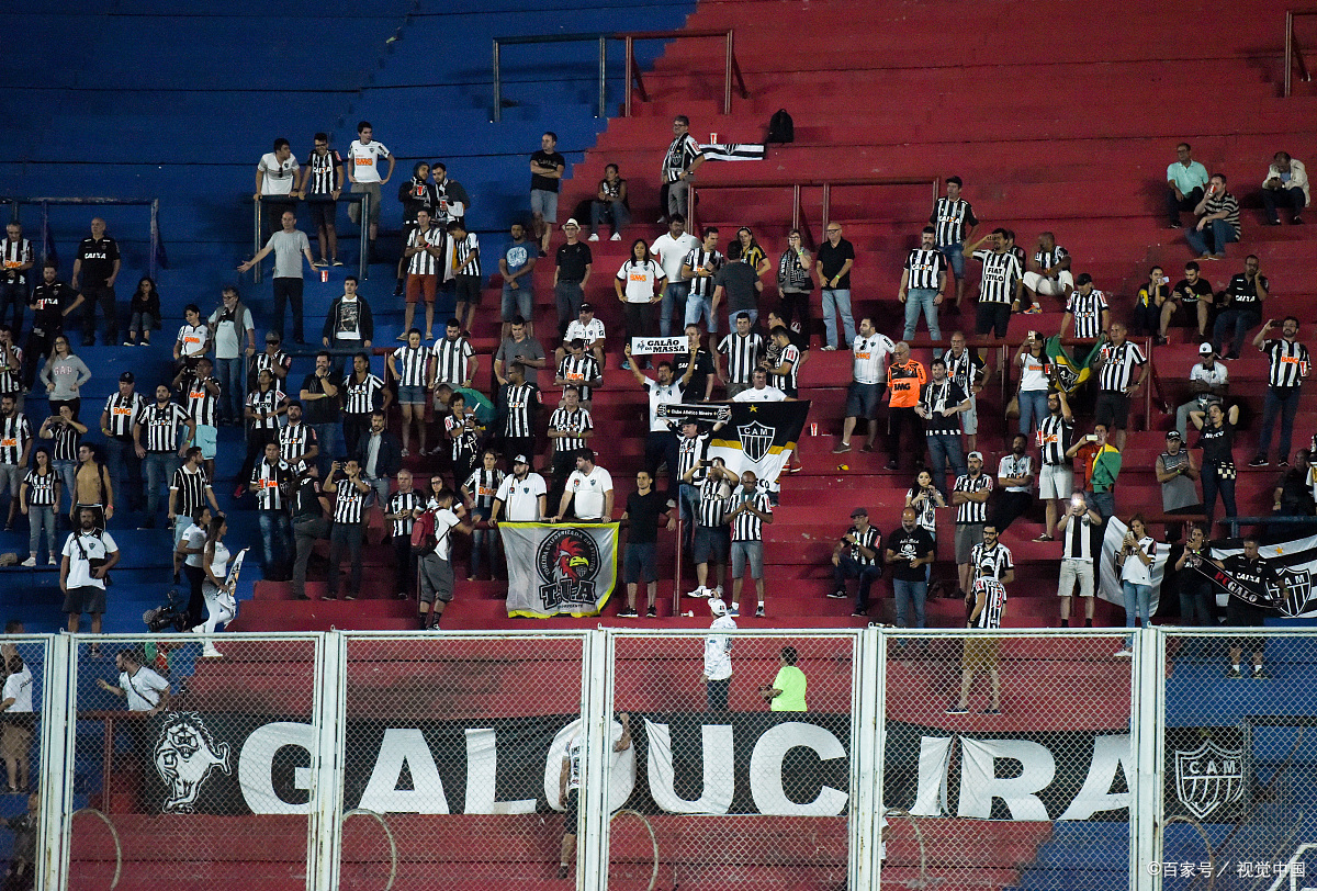 FB体育官网-鲁尔区德比战打响,双方球迷激烈角逐-第1张图片-FB体育官网 FB体育官网-鲁尔区德比战打响,双方球迷激烈角逐-第1张图片-FB体育官网