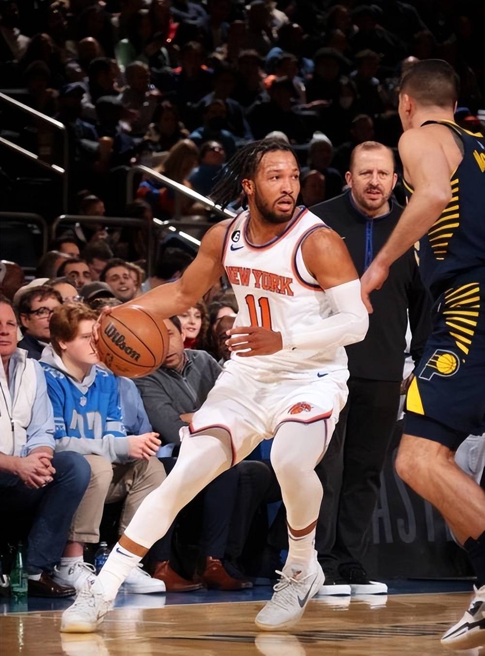 FB体育平台-雄鹿奋起直追，客场胜对手，守住东部头名位置-第1张图片-FB体育官网