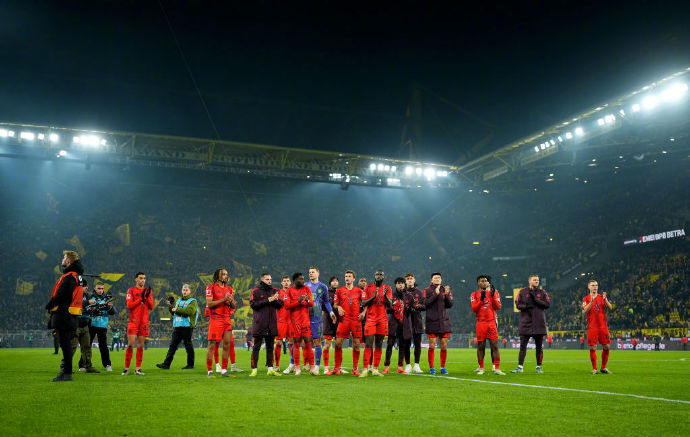 FB体育官网-拜仁慕尼黑门将关键扑救引发球迷欢呼,对胜利贡献巨大-第1张图片-FB体育官网 FB体育官网-拜仁慕尼黑门将关键扑救引发球迷欢呼,对胜利贡献巨大-第1张图片-FB体育官网