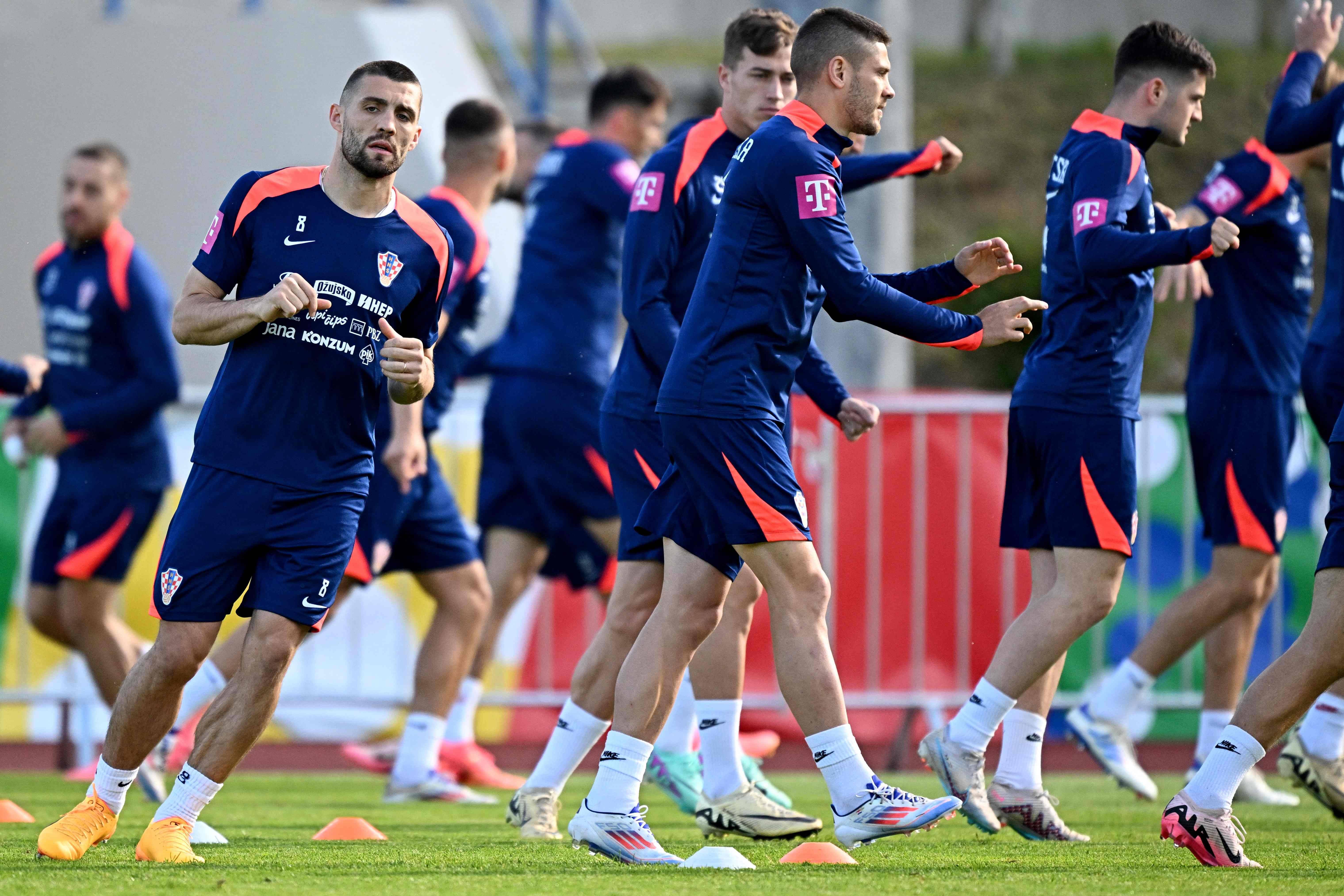 FB体育官网-波兰队晋级下一轮赛事，表现出色-第2张图片-FB体育官网