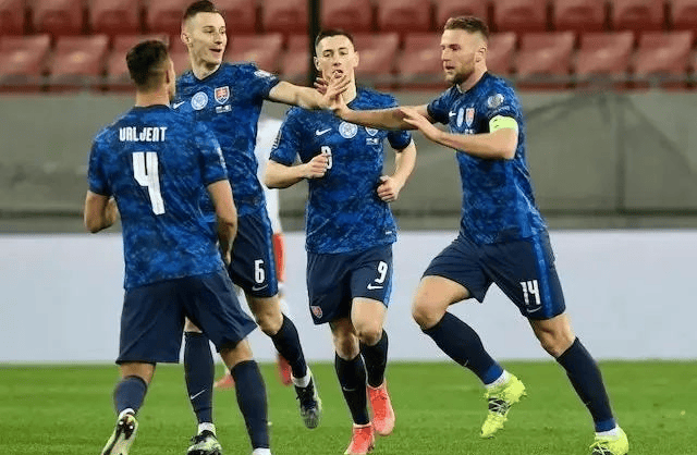 FB体育官网-斯洛伐克主场一球险胜克鲁士,小组排名上升至第四-第2张图片-FB体育官网 FB体育官网-斯洛伐克主场一球险胜克鲁士,小组排名上升至第四-第2张图片-FB体育官网