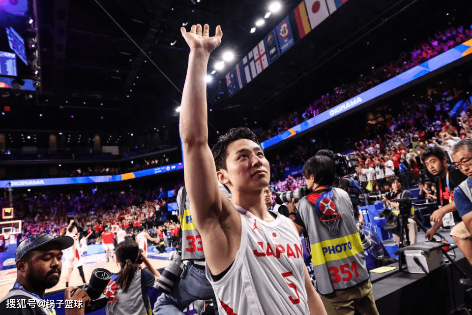 FB体育官网-日本球员在比赛中表现亮眼，成为关注焦点-第2张图片-FB体育官网