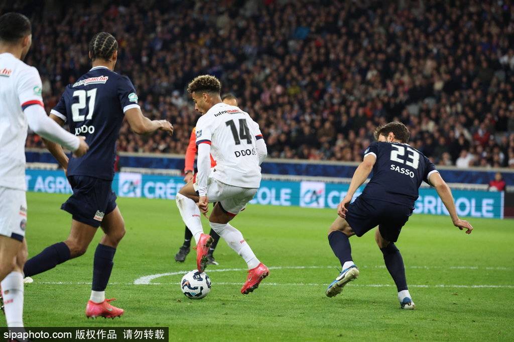 FB体育官网-巴黎圣日耳曼前锋连入三球,帮助球队获胜-第2张图片-FB体育官网 FB体育官网-巴黎圣日耳曼前锋连入三球,帮助球队获胜-第2张图片-FB体育官网