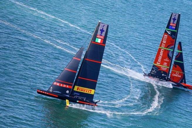 FB体育官网-新西兰帆船队轻松晋级下一轮比赛-第2张图片-FB体育官网